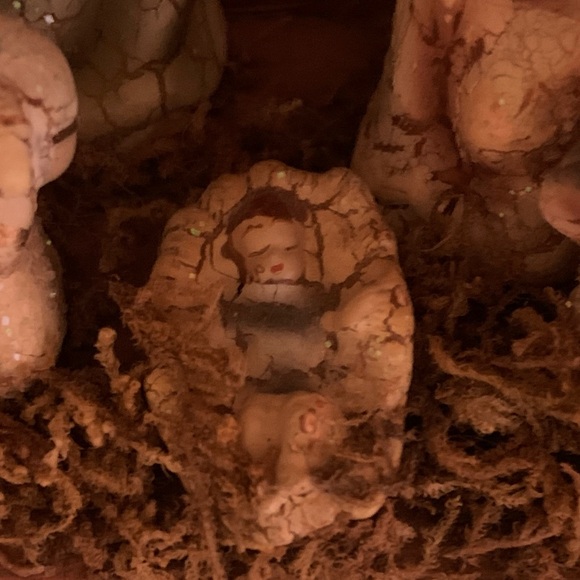 Vintage Small Nativity Scene / Nativity Set / Christmas Decoration / Vintage. - Picture 8 of 15